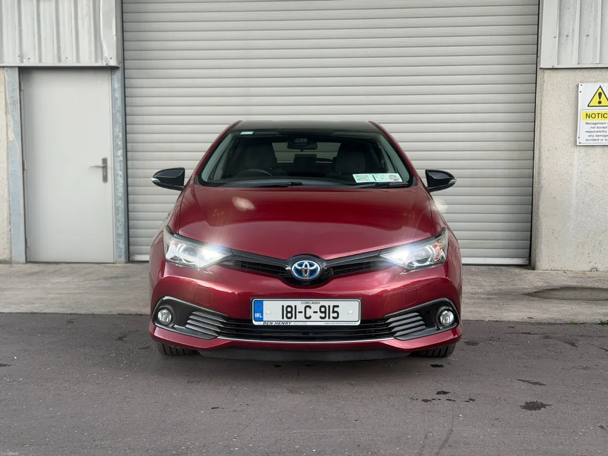 2018 Toyota Auris 1.8 Hybrid Luna Sport (2 tone) - Image 2