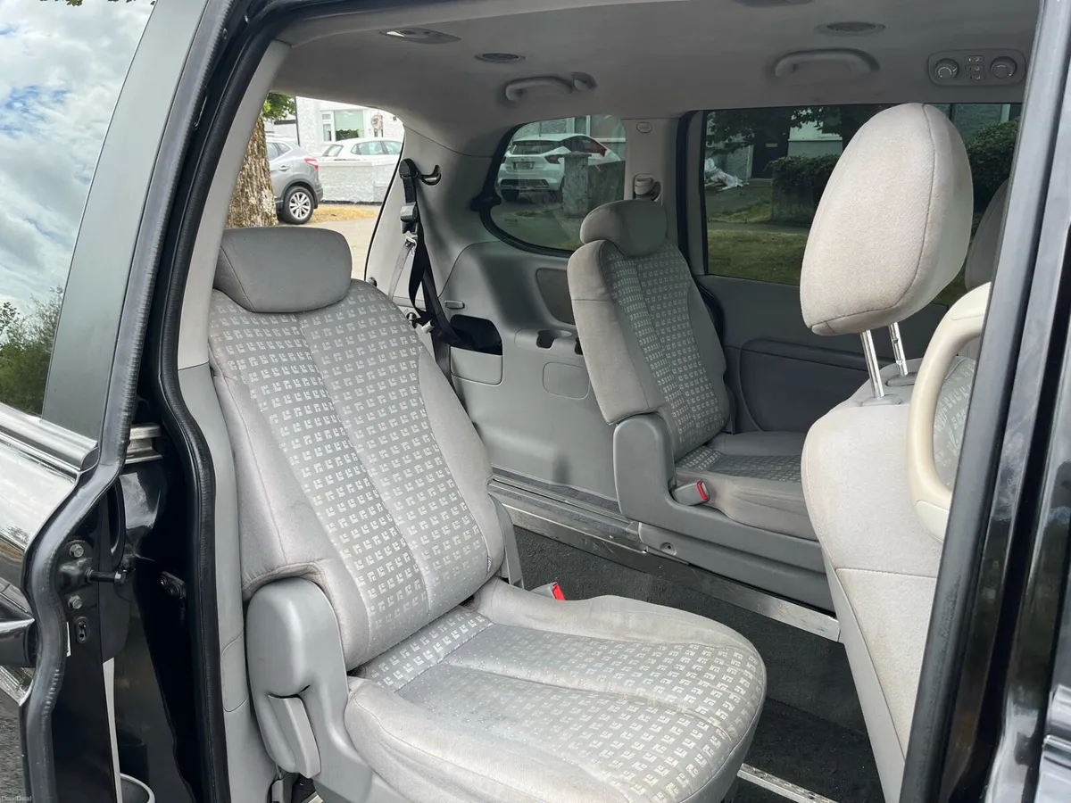 2009 Kia Sedona Automatic Wheelchair Accessible - Image 6