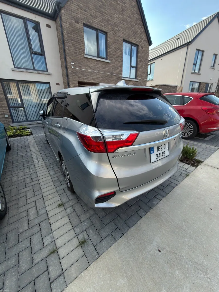 Honda shuttle 2016 hybrid car mpv - Image 3