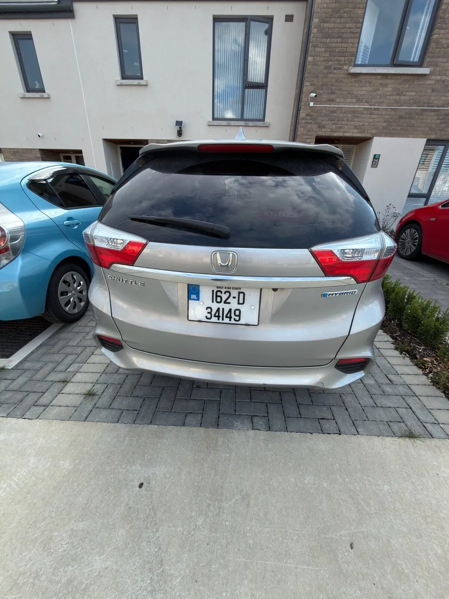 Honda shuttle 2016 hybrid car mpv - Image 4