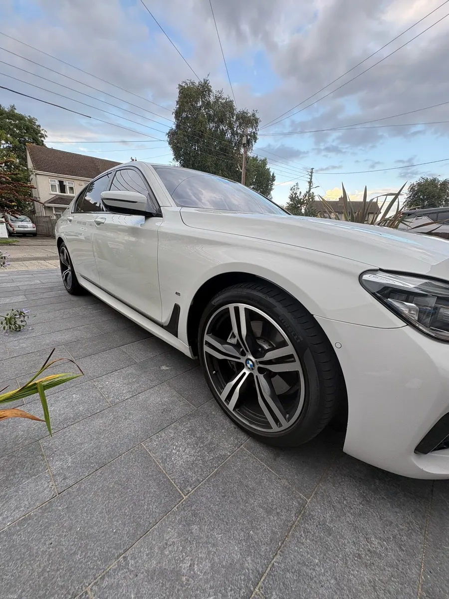BMW 740e - Image 1