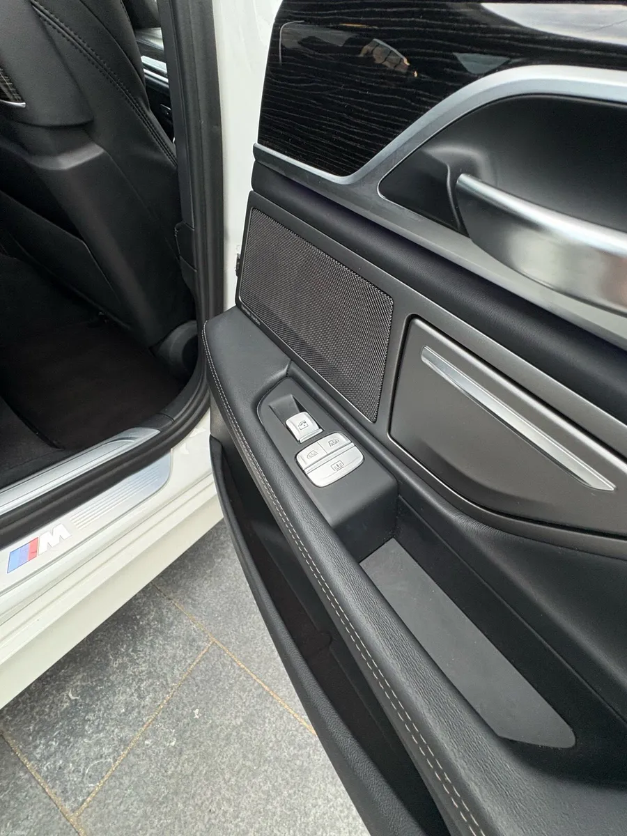 BMW 740e - Image 4