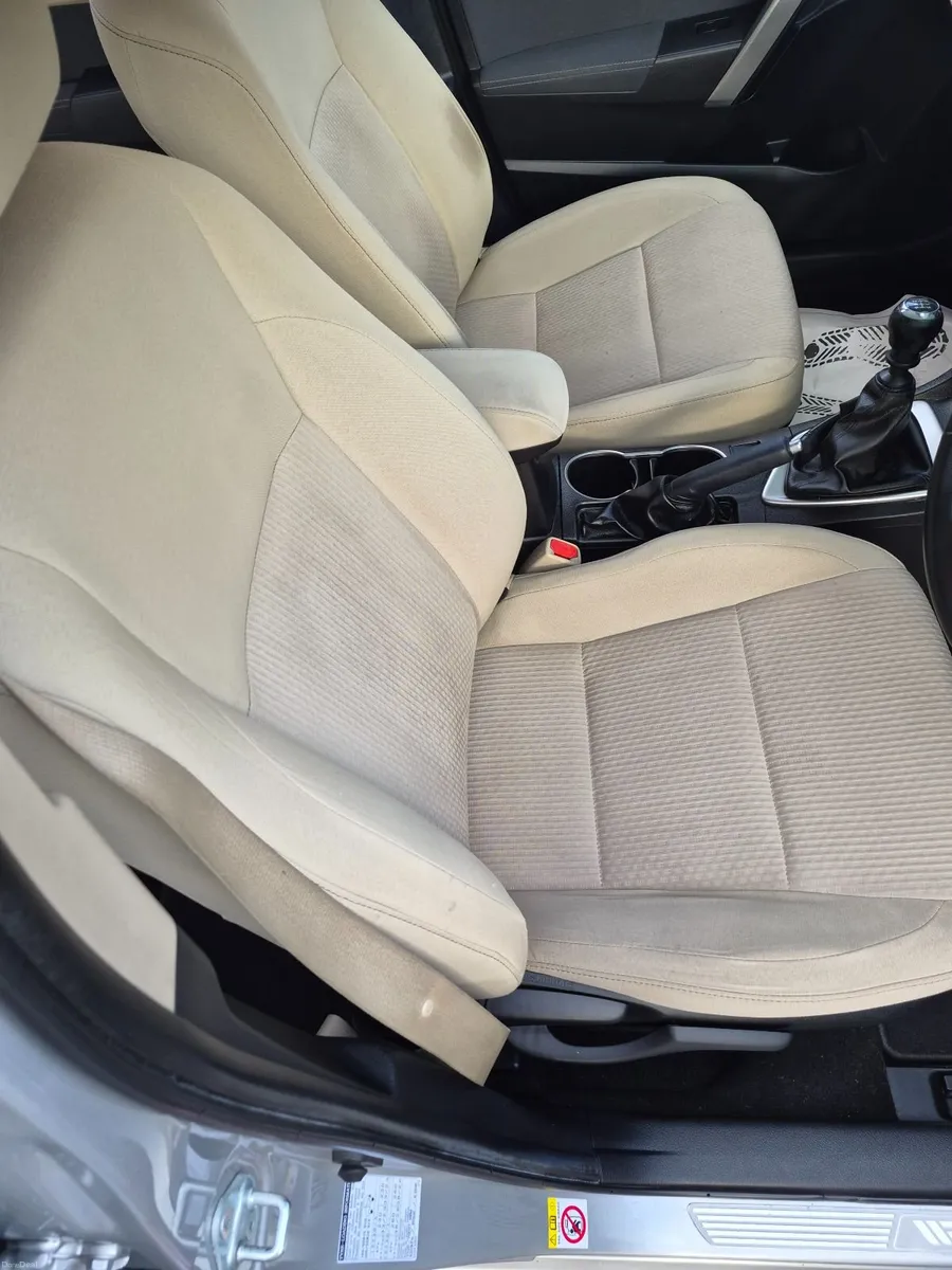 Toyota Corolla 2015 - Image 2