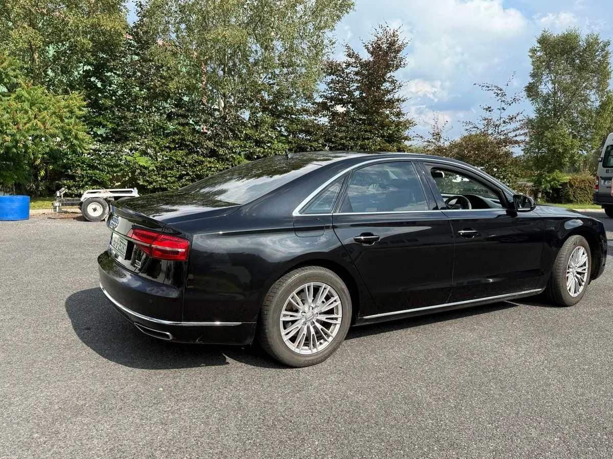 Audi A8 black V6 - Image 6