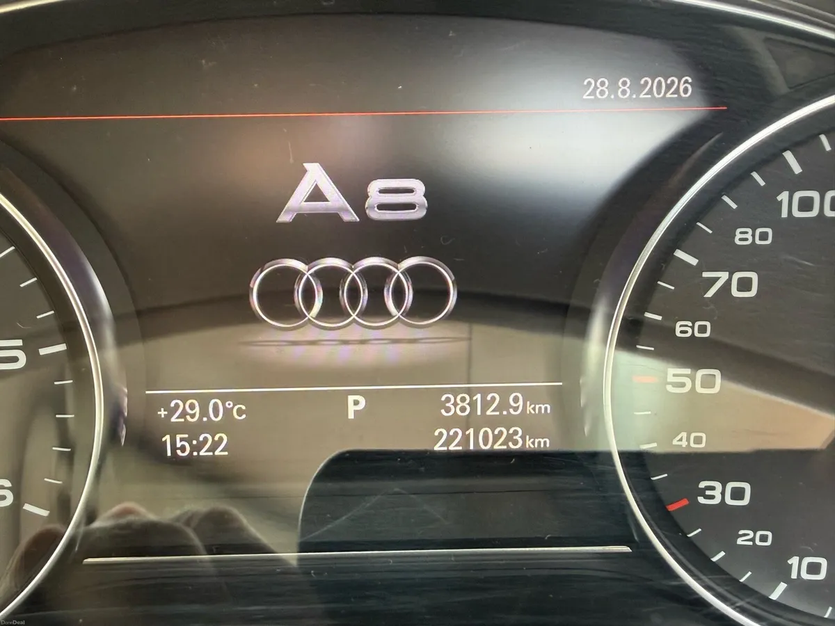 Audi A8 black V6 - Image 2