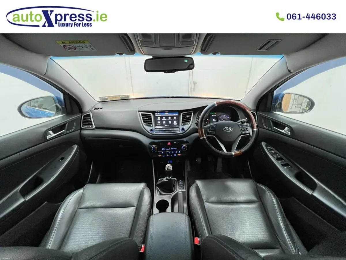 Hyundai Tucson 1.7 Premium, Manual, Reversing came - Image 2