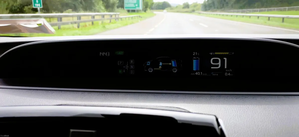 Toyota Prius 2017 1.8 hybrid automatic white pearl - Image 4