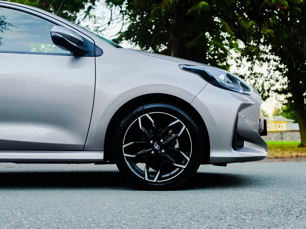 2022 Toyota Yaris 1.5 Petrol Hybrid Automatic Luna - Image 3