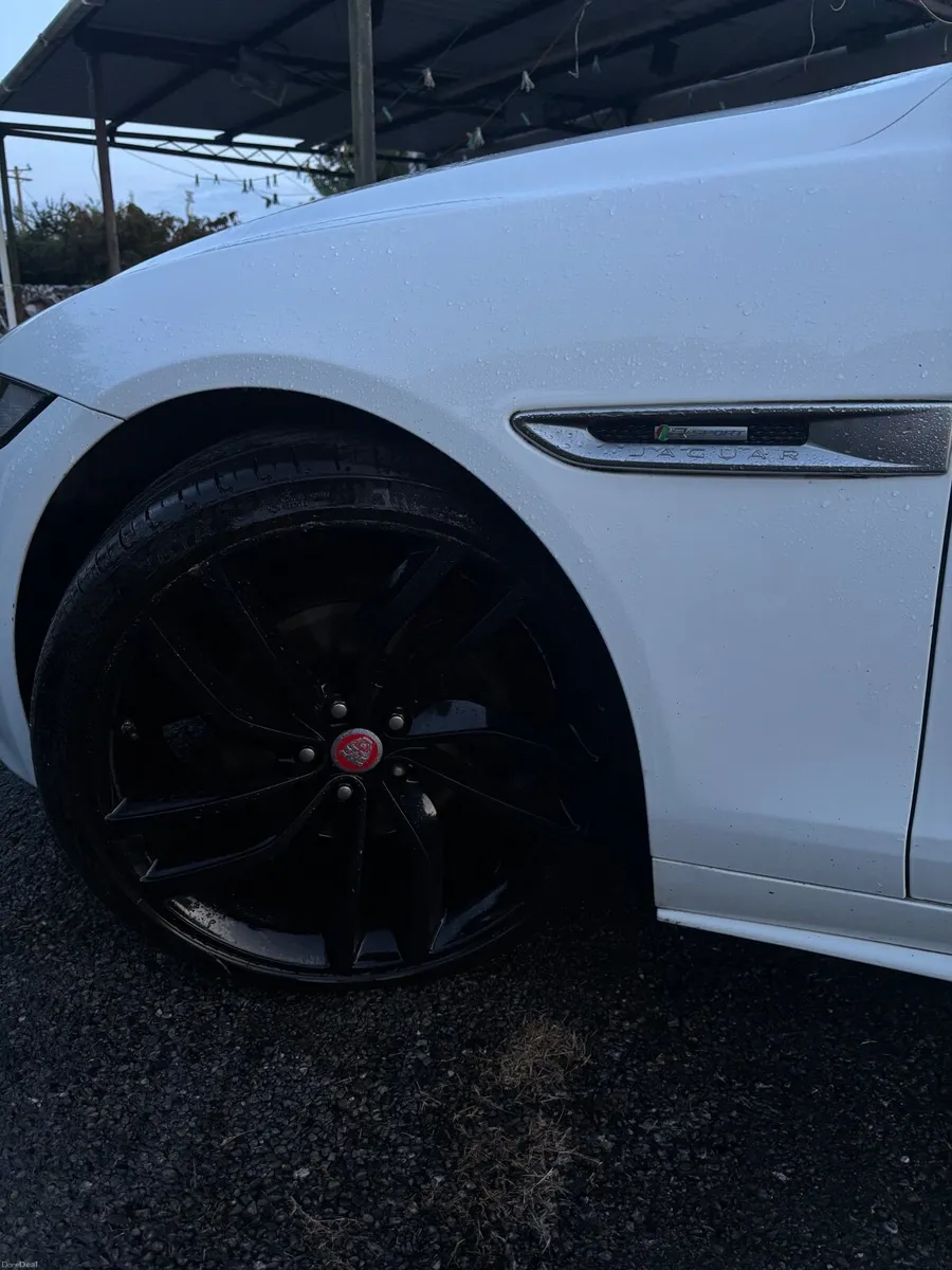 Jaguar XE 2017 - Image 6