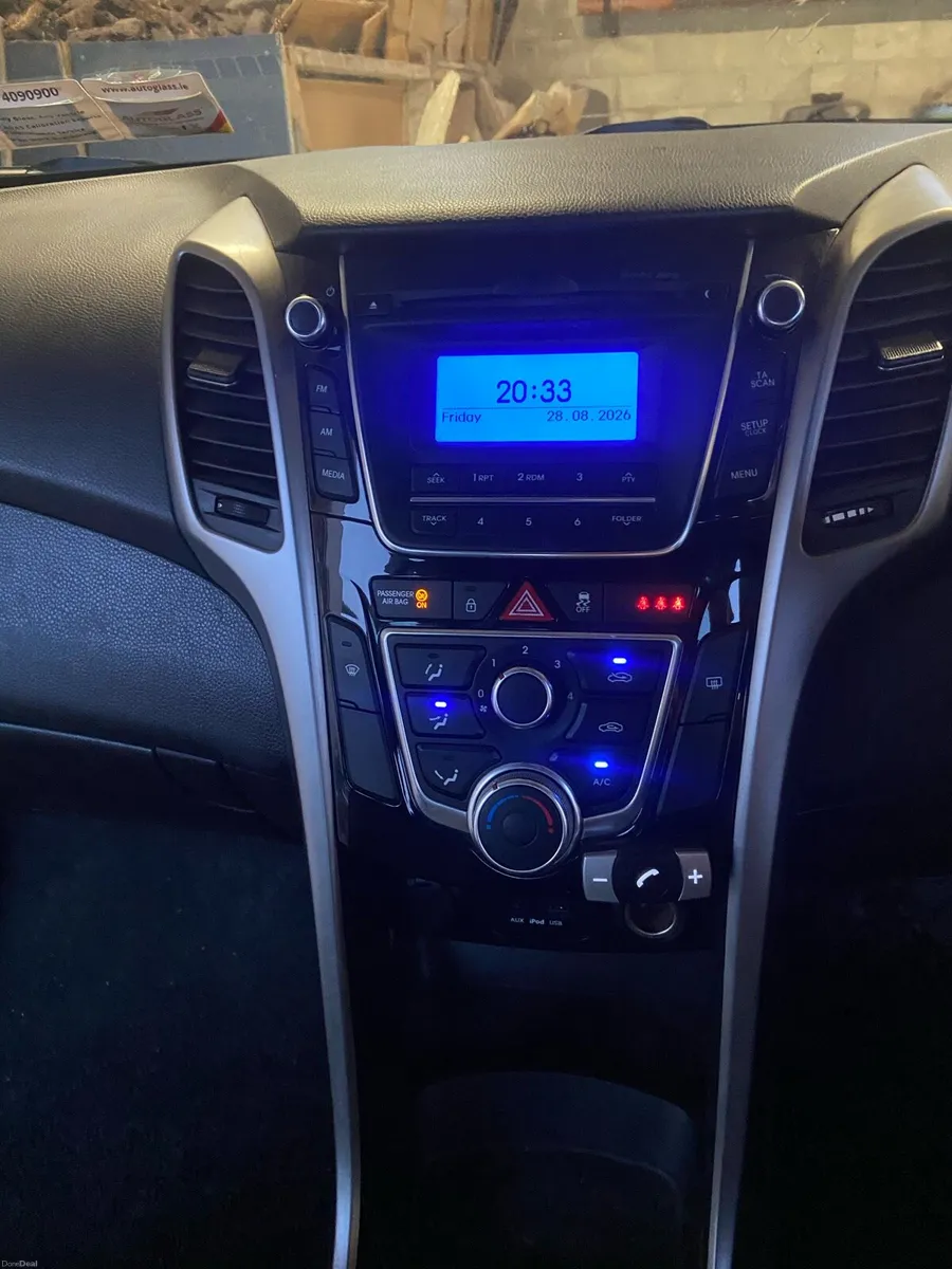 Hyundai i30 low mileage - Image 4