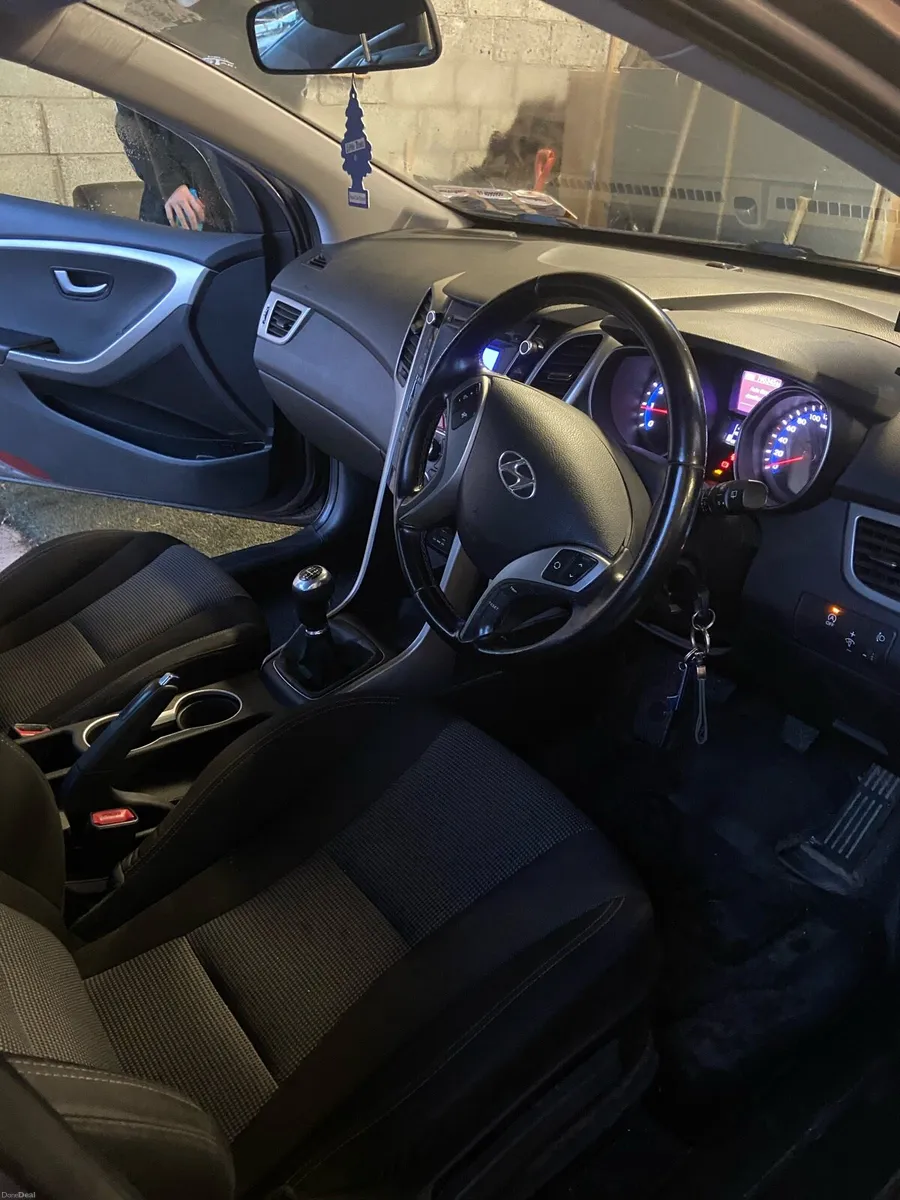 Hyundai i30 low mileage - Image 5