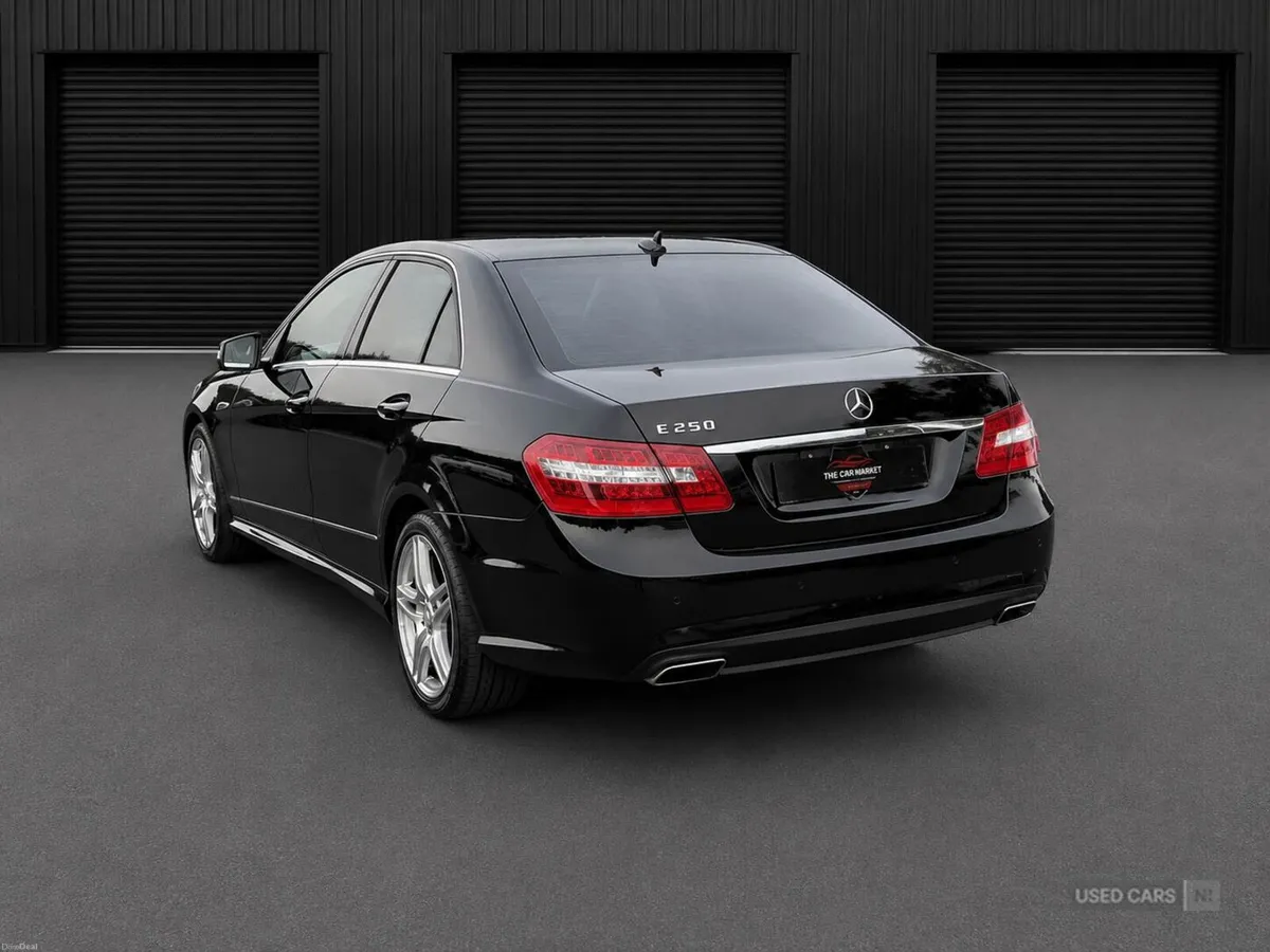 Mercedes-Benz E-Class 1.8 E250 CGI BlueEfficiency - Image 3