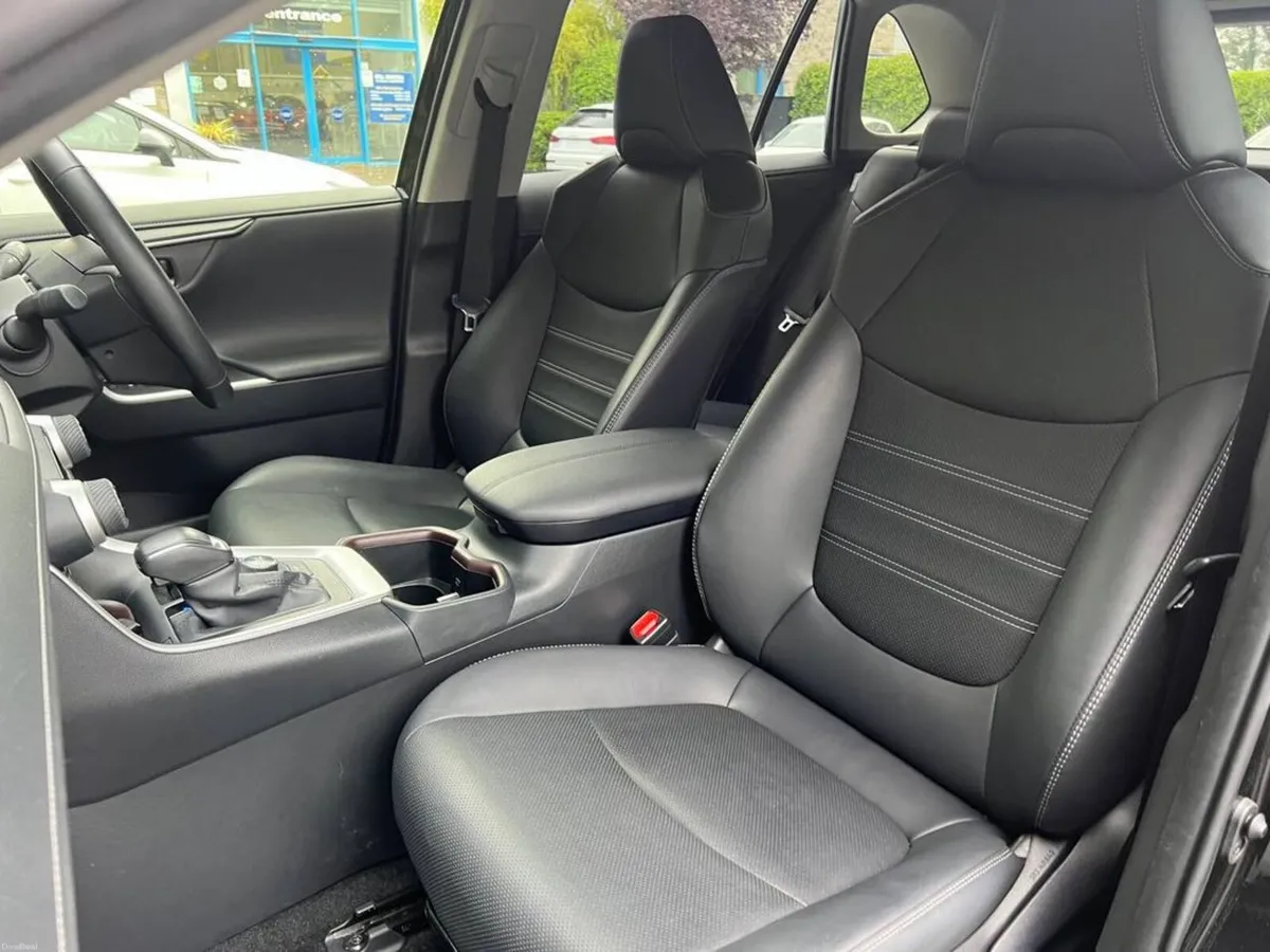 Toyota RAV4 G-SPEC 2.5 HYBRID AUTO // LEATHER HEAT - Image 6