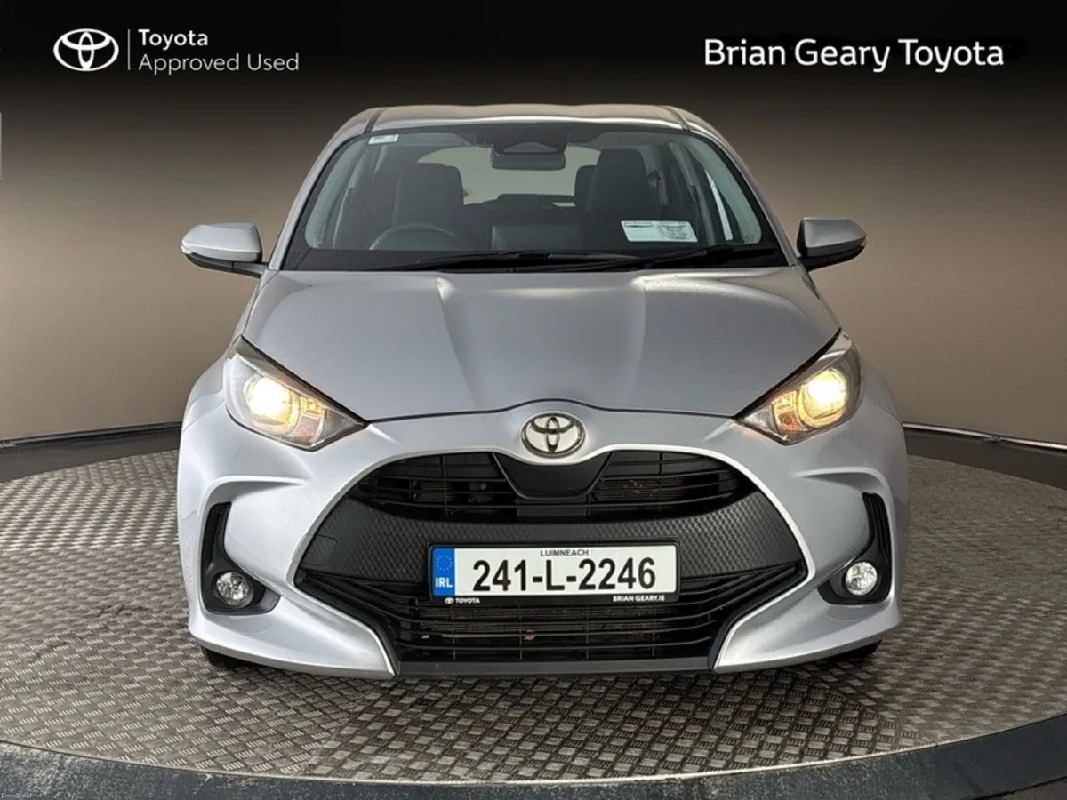 Toyota Yaris HYBRID LUNA - Image 5