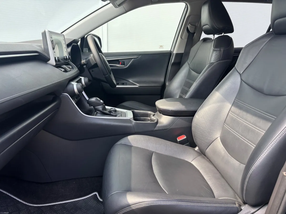 2019 TOYOTA RAV4 EXCEL 2.5i HYBRID AWD NCT - Image 4