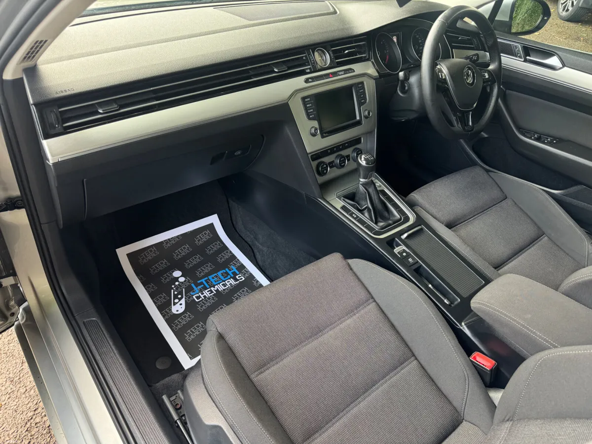 2016 Volkswagen Passat IRISH REG. - Image 5