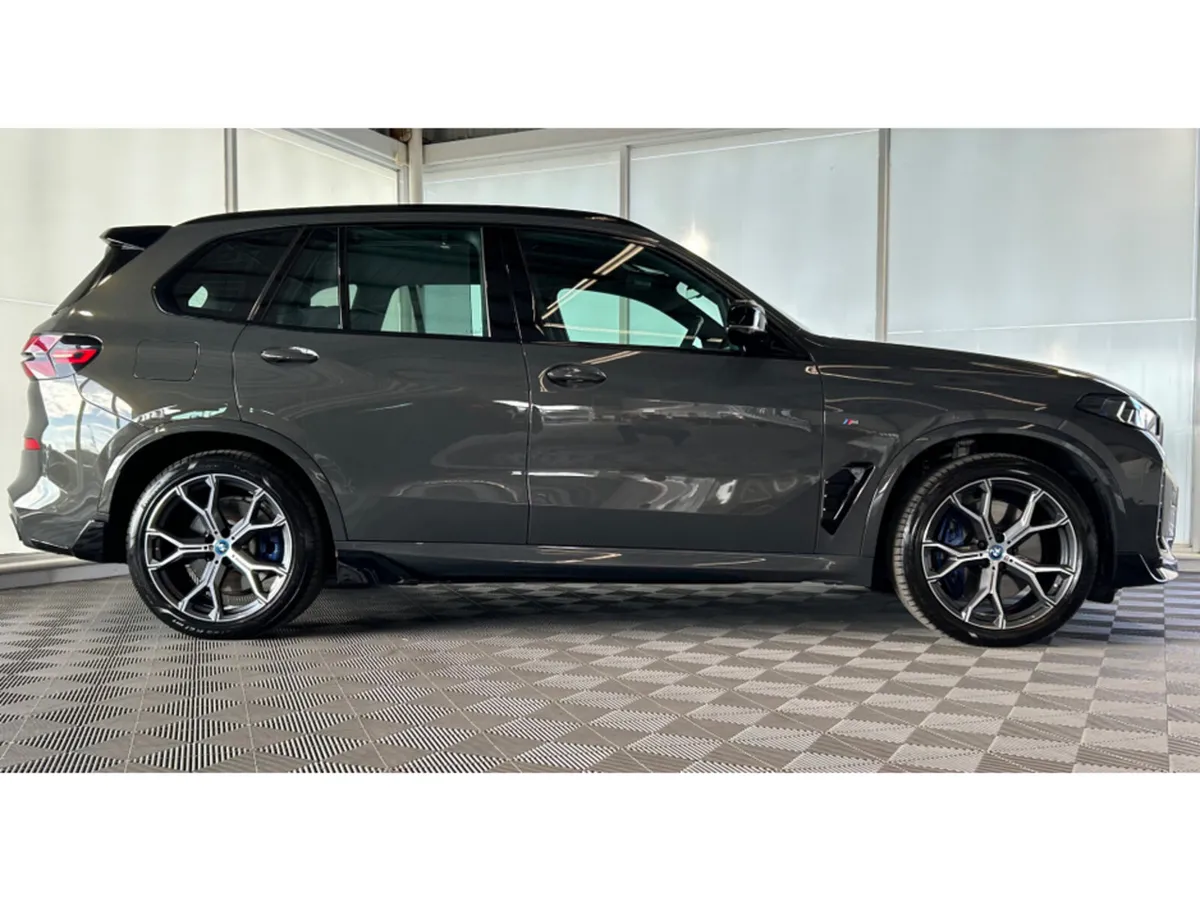 BMW X5 XDRIVE50E M SPORT*PRO /TECH/ COMFORT PACKS* - Image 3