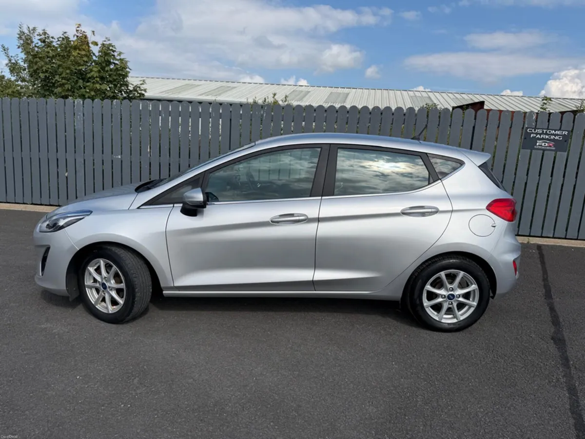 Ford Fiesta 1.1 ZETEC 85PS 3DR - Image 5
