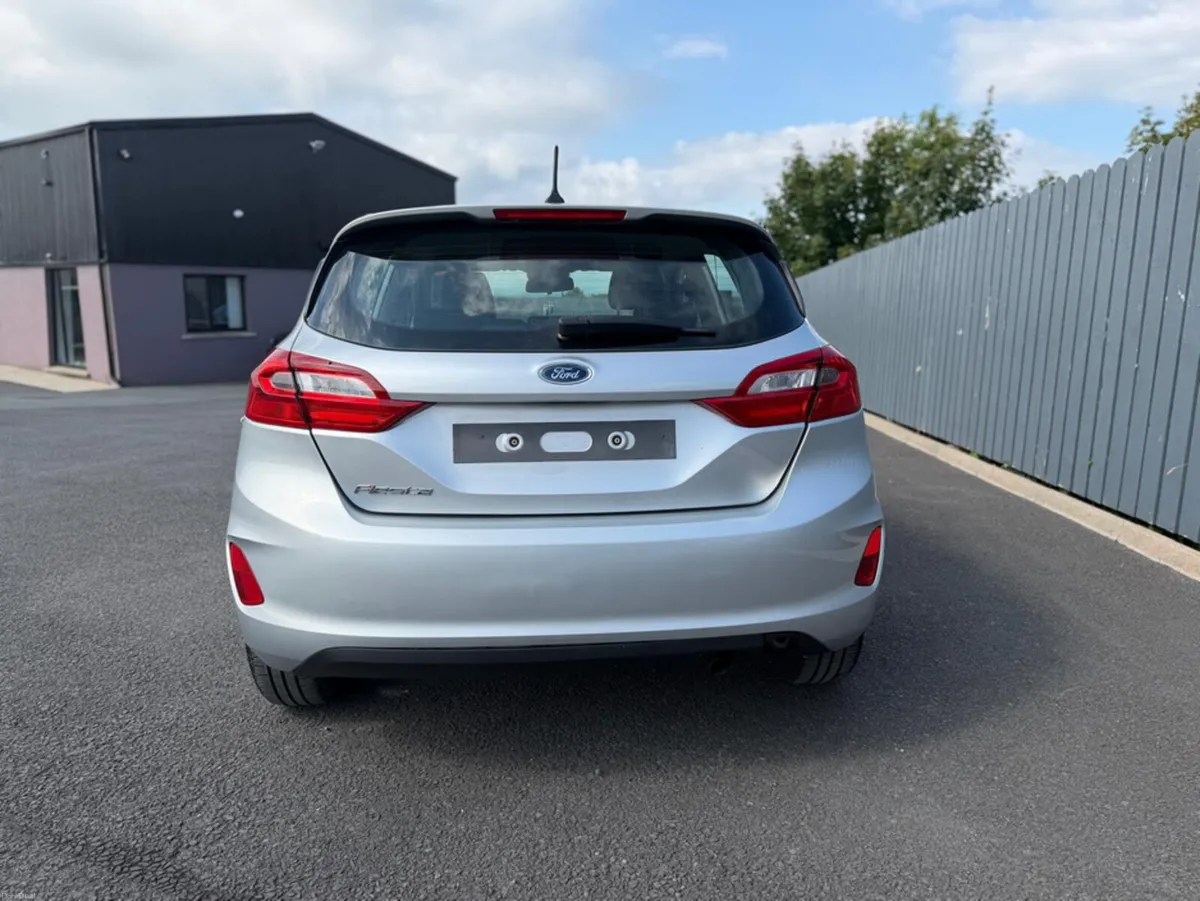 Ford Fiesta 1.1 ZETEC 85PS 3DR - Image 6