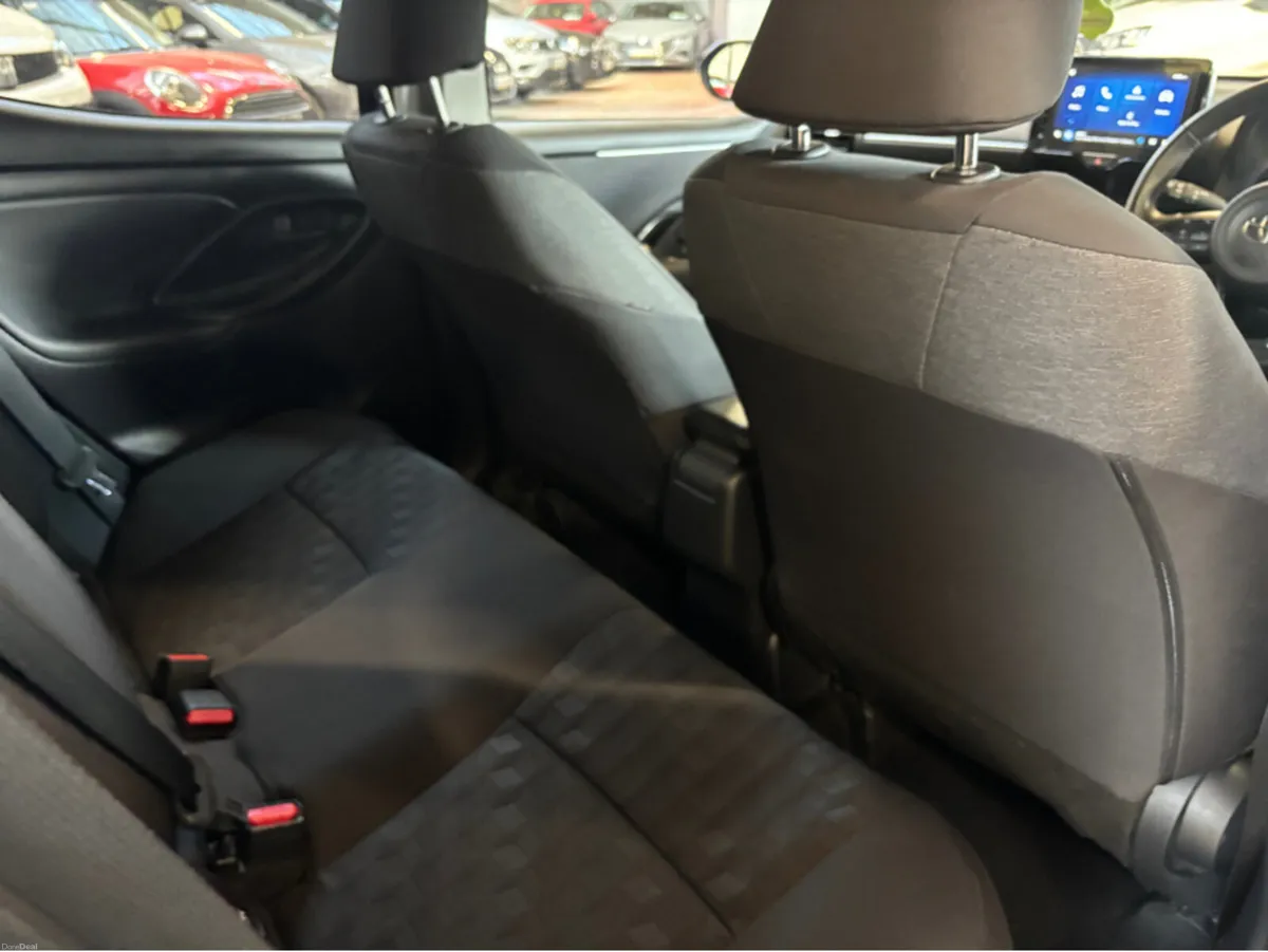 Toyota Yaris HYBRID 115 L-SPORT only 48000 kms - Image 6