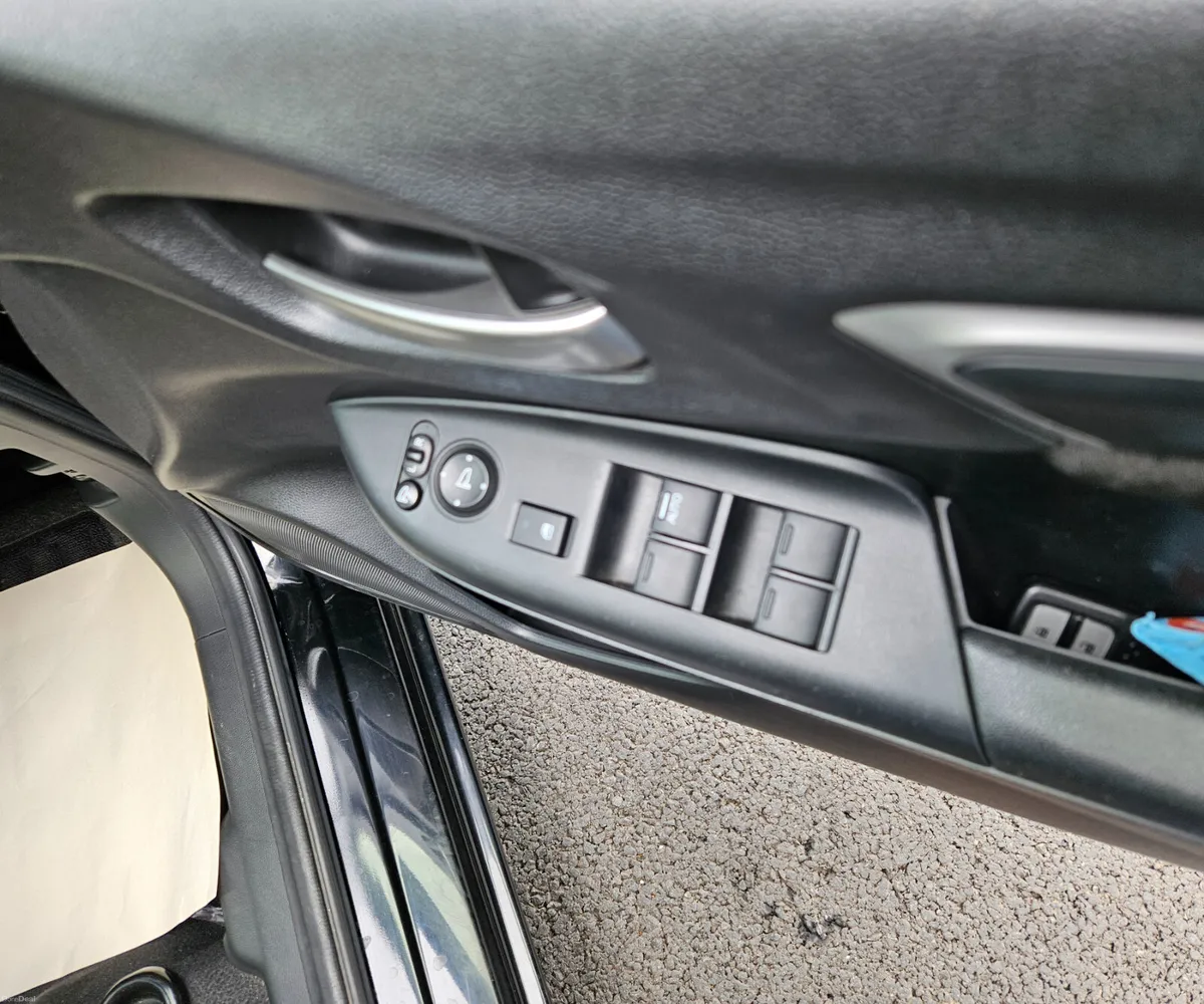 Honda Fit 2019 Petrol Hybrid Auotmatic - Image 5