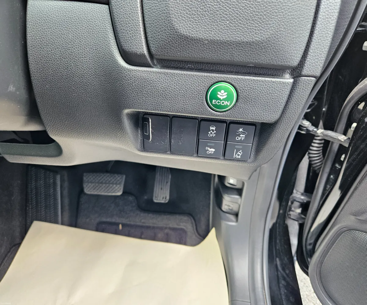 Honda Fit 2019 Petrol Hybrid Auotmatic - Image 6