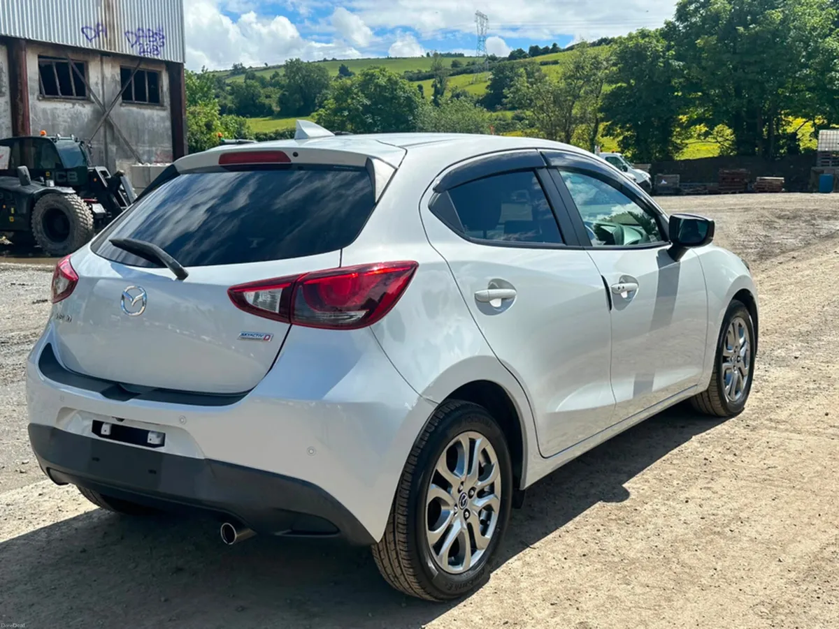 Mazda Demio XD 1.5L DIESEL NOBLE CRIMSON - AUTOMAT - Image 4