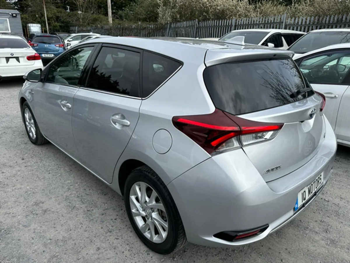 Toyota Auris 1.8L Automatic  Pertol Hybrid Low Mil - Image 6