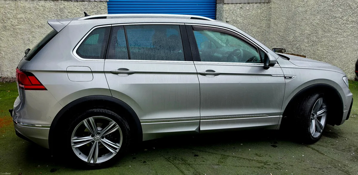 Volkswagen Tiguan R-LINE PANROOF - Image 4