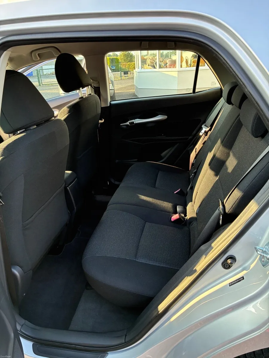 Toyota Auris 1.8 Petrol Hybrid 2012 - Image 5