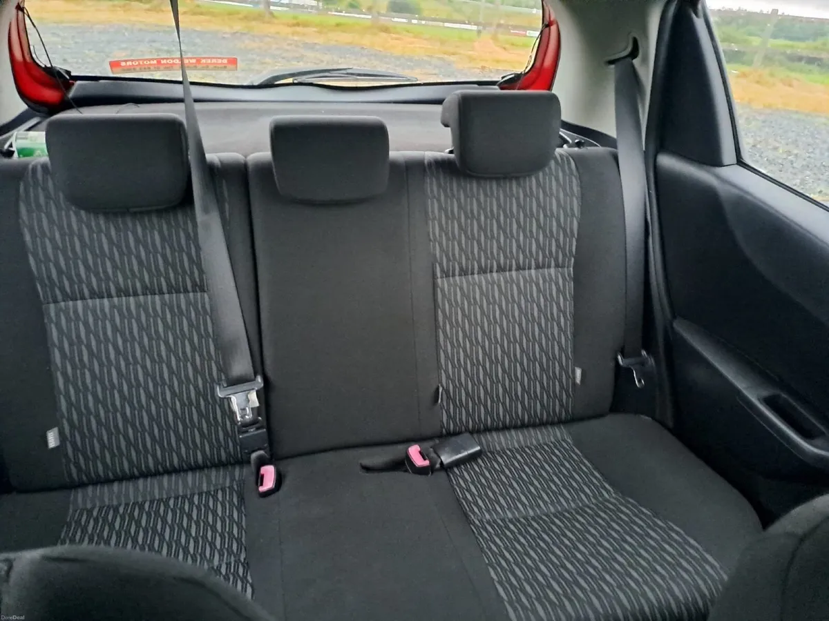 Toyota Yaris 2012 - Image 6