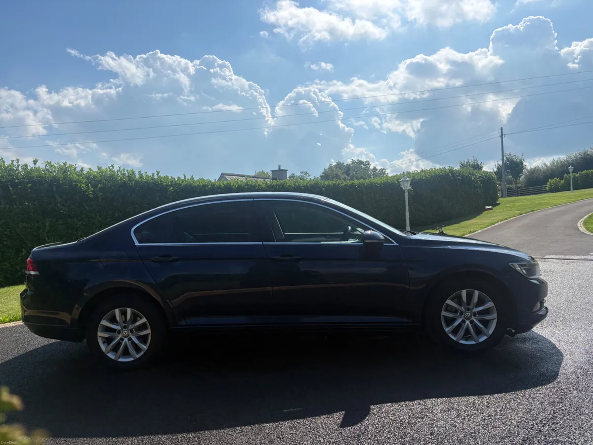Volkswagen Passat 2016 - Image 3