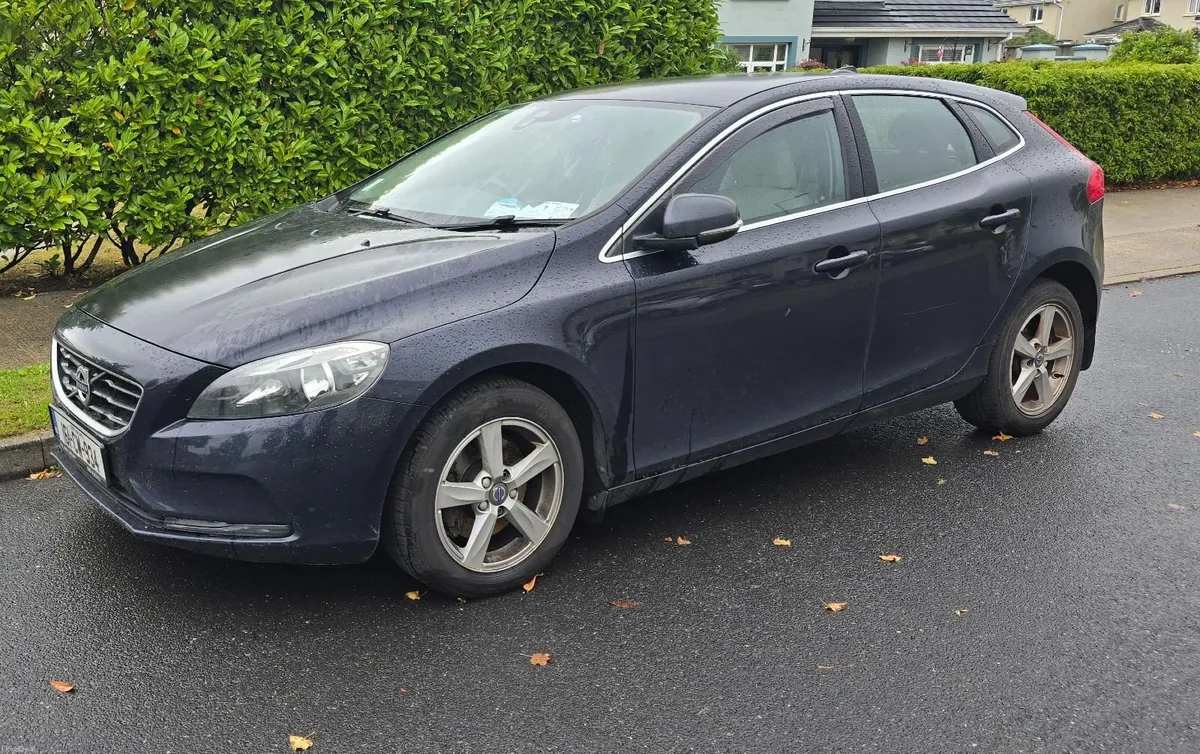 Volvo V40 2016 - Image 1