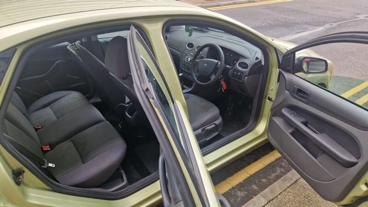 05 Ford Focus 1.4 petrol tax and nct - Image 4
