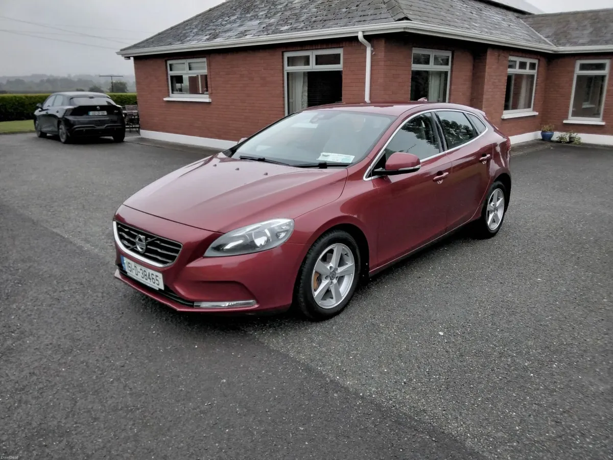 2015 Volvo V40 1.6 Diesel  NCT TO SEPTEMBER 2027 - Image 2
