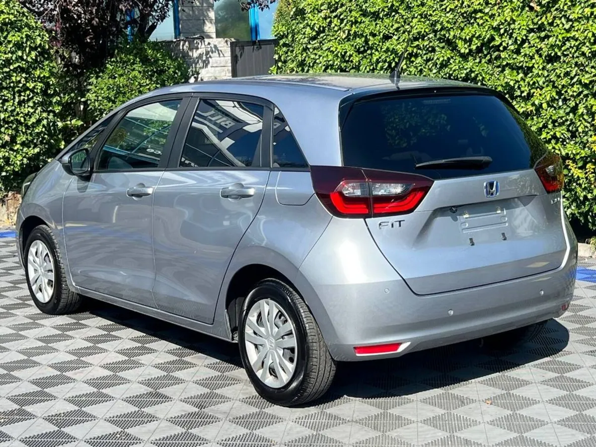 Honda Fit 1.5 HYBRID AUTO // REVERSE CAMERA // DIG - Image 5