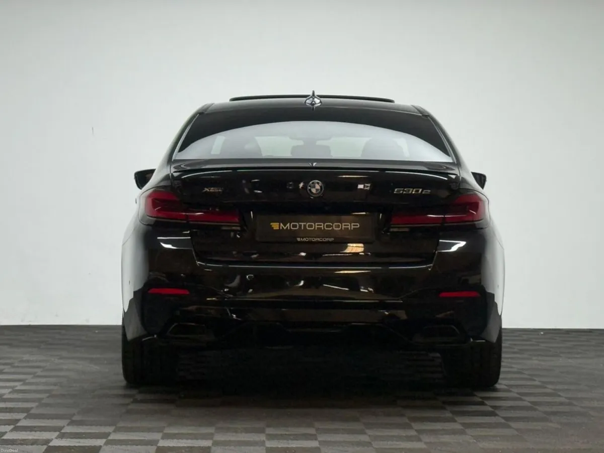BMW 5-Series 530E M SPORT PRO XDRIVE *HUGE SPEC* - Image 6