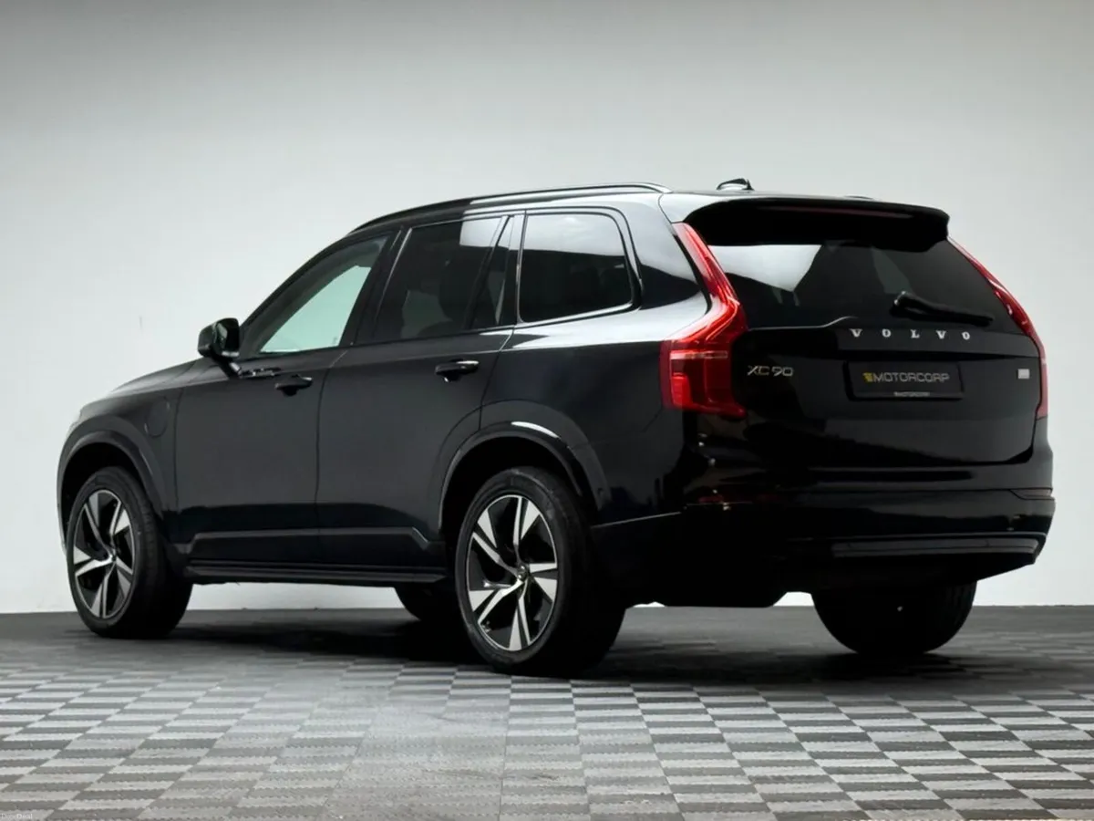 Volvo XC90 PLUS DARK T8 AWD PHEV *PAN ROOF* - Image 5