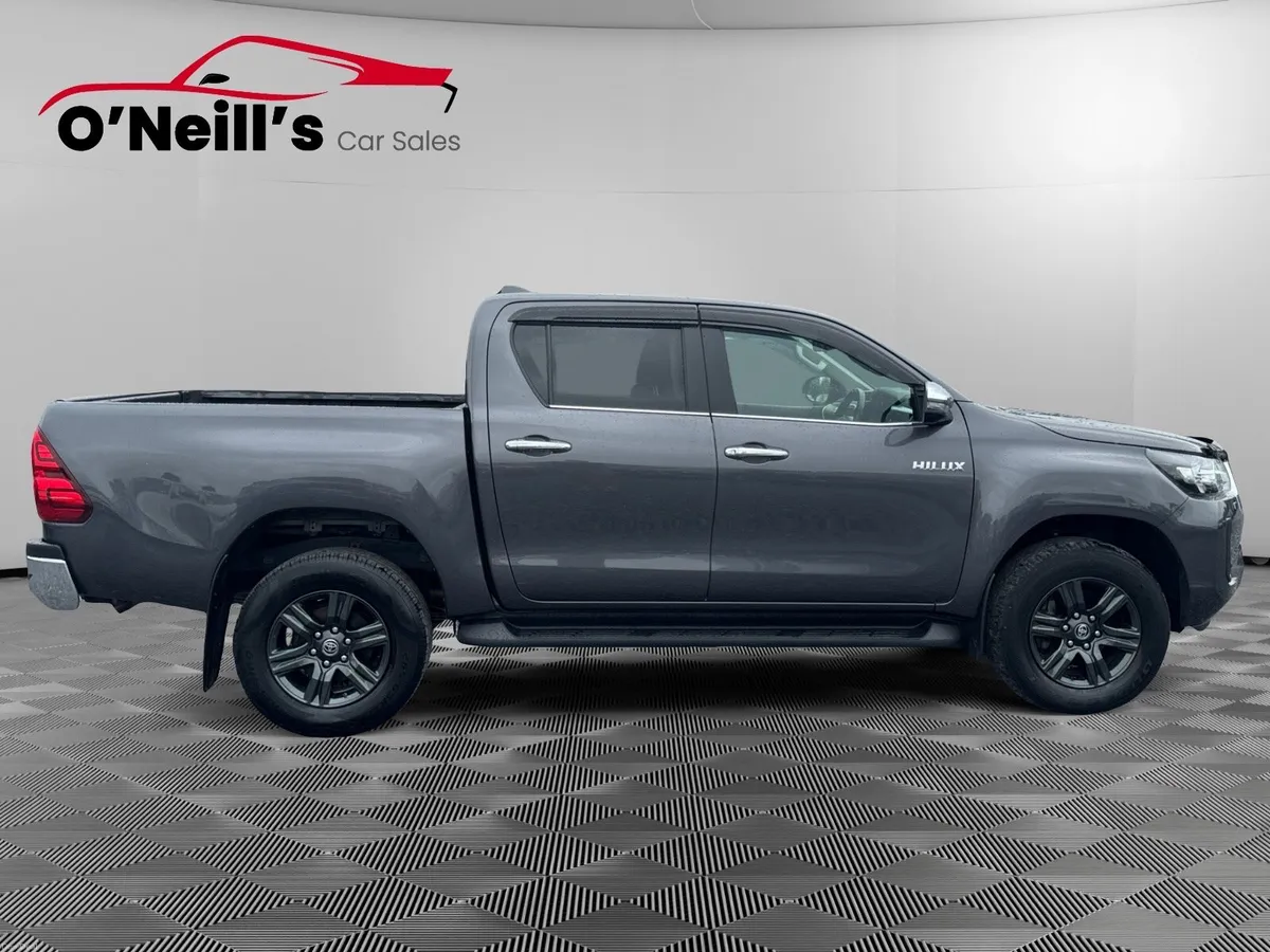 Toyota Hilux 2.8 SR5 MANUAL #448 - Image 4