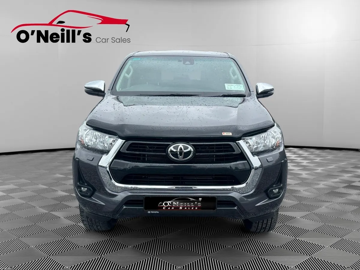 Toyota Hilux 2.8 SR5 MANUAL #448 - Image 2