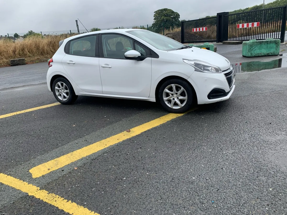 181 Peugeot 208 - Image 2