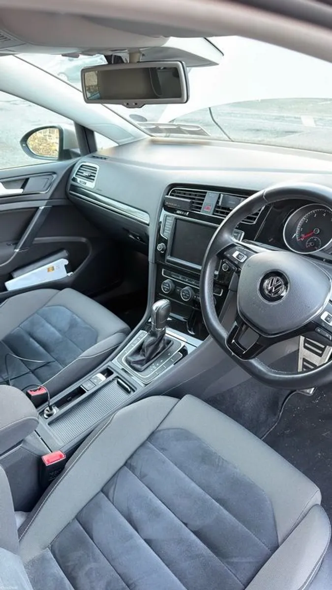 2014 Volkswagen Golf - Image 2