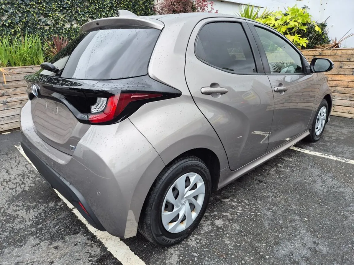 Toyota Yaris 1.5 HYBRID / X SPEC / BEST SMALL CAR - Image 6