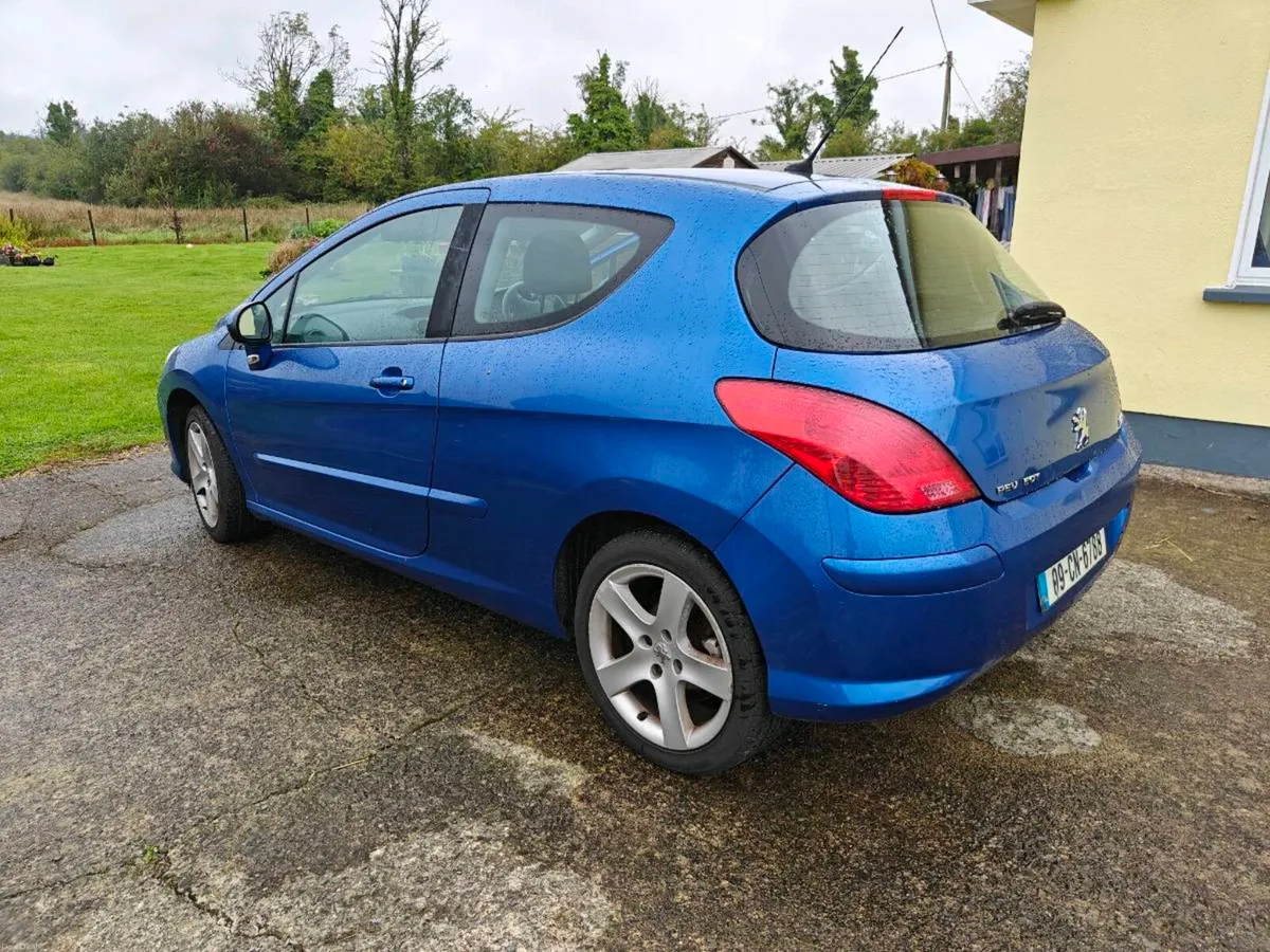 Car - Image 4