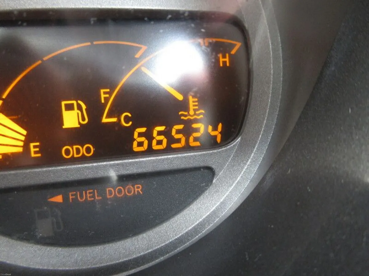 2000 Toyota Celica - Image 6