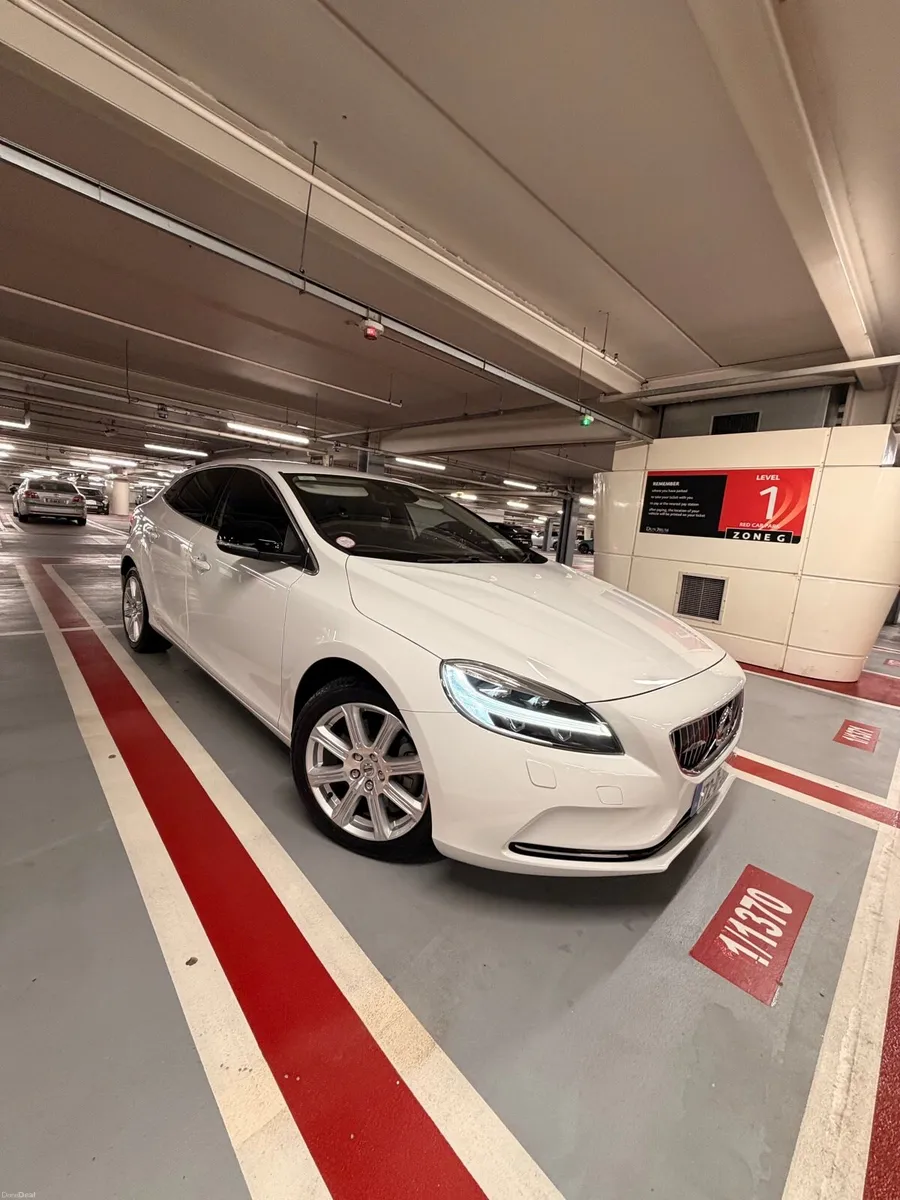 VOLVO V40  R-Design 2017 2.0, D4 Automatic - Image 3