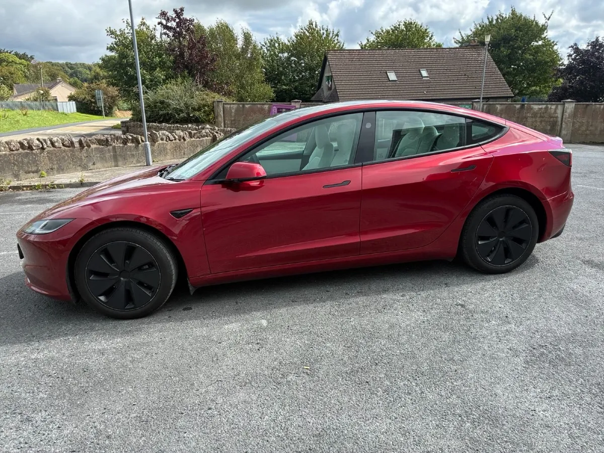 Tesla Model 3 2024 - Image 2