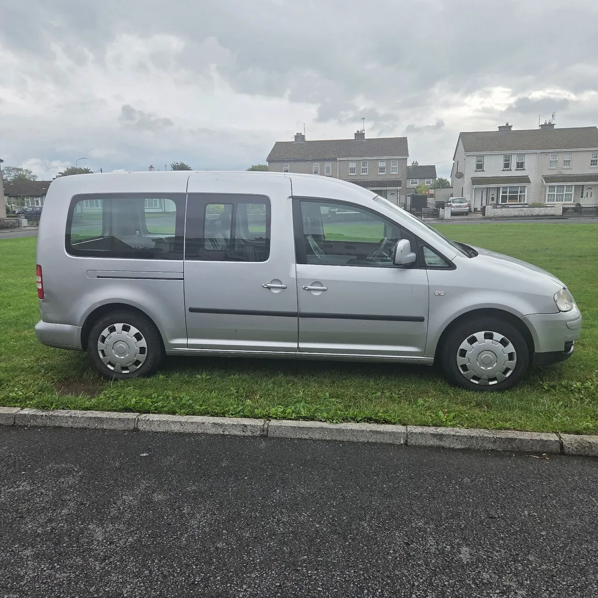 Volkswagen Caddy Maxi Life 2010 - Image 1