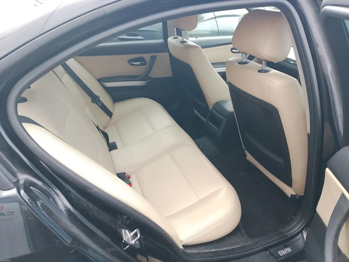 BMW 3-Series 2010 - Image 2