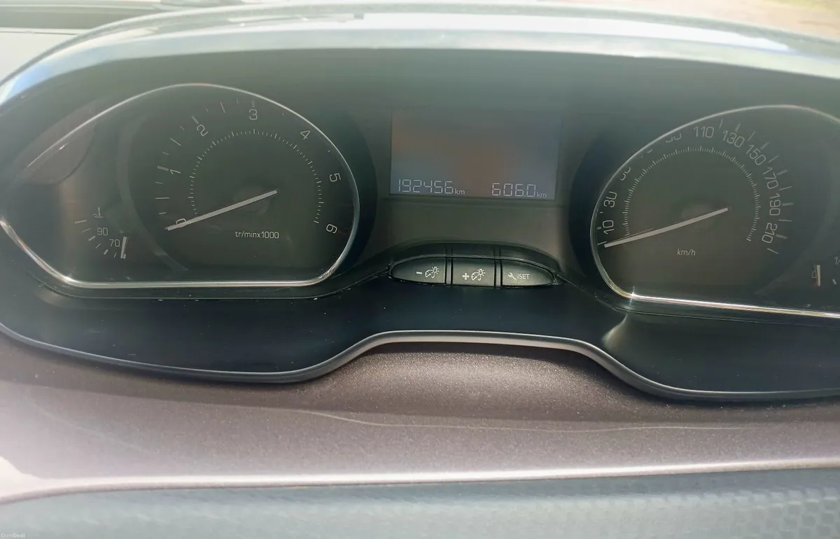 Peugeot 2008 2015 - Image 6